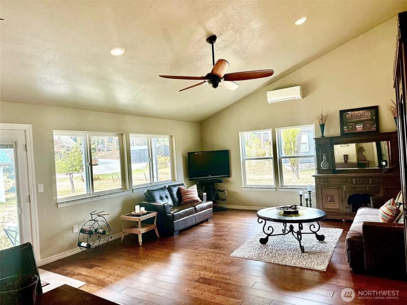 Property photo for 230 Cascade View Drive, Ronald photo 6
