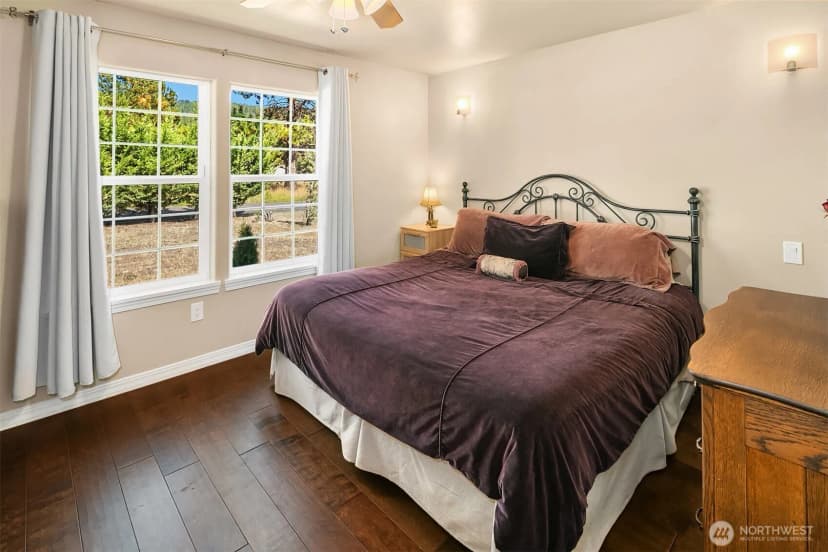 Property photo for 230 Cascade View Drive, Ronald photo 11