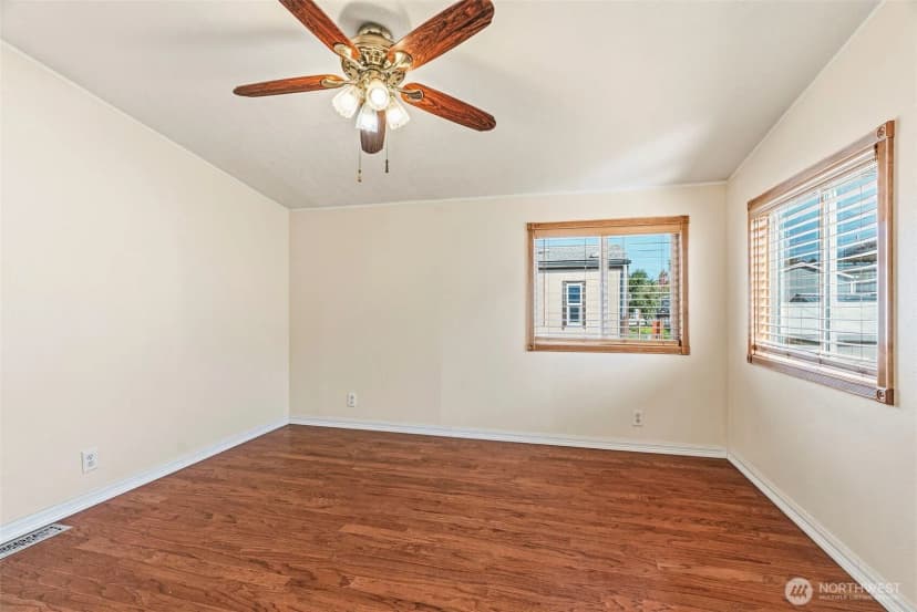 Property photo for 1006 S 12th Avenue, Kelso photo 18