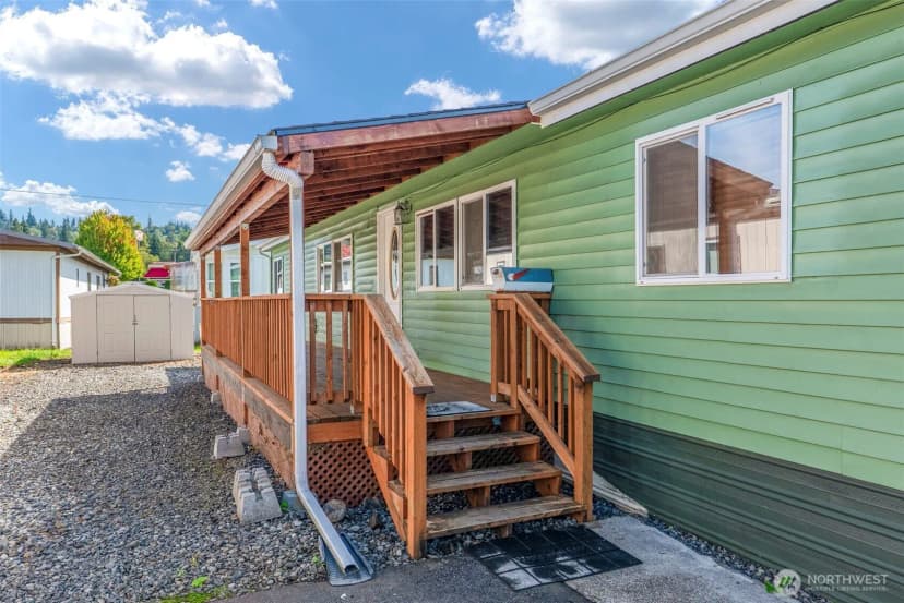 Property photo for 1006 S 12th Avenue, Kelso photo 2