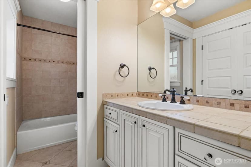 Property photo for 825 Kirkland Way, Kirkland photo 21