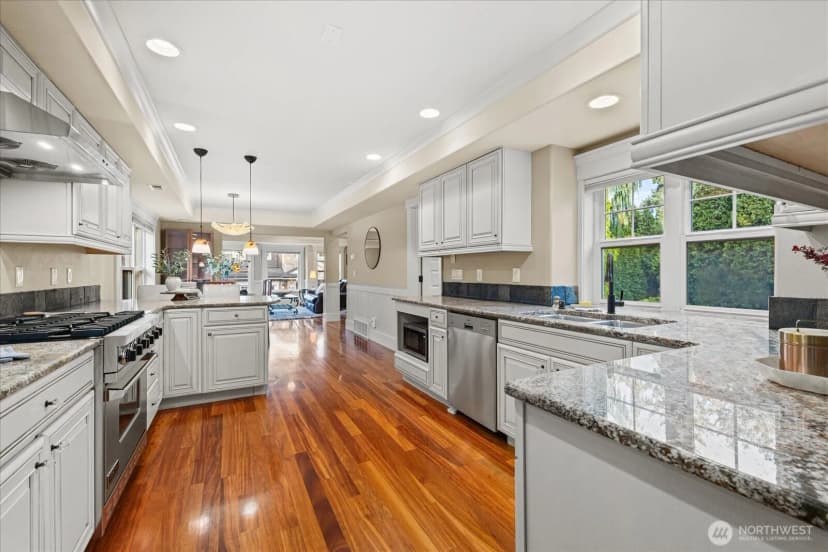 Property photo for 825 Kirkland Way, Kirkland photo 10