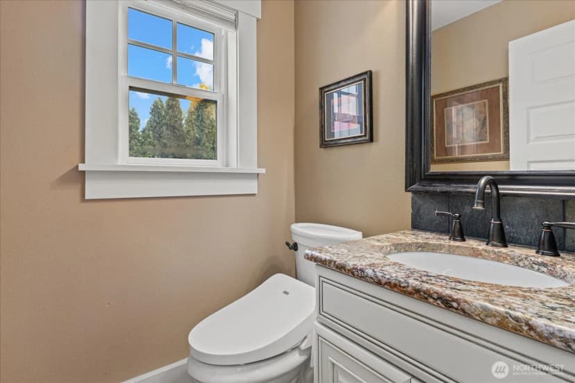 Property photo for 825 Kirkland Way, Kirkland photo 12