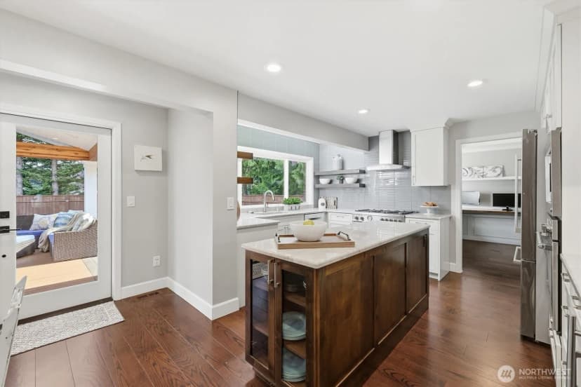 Property photo for 21108 Ne 42nd Street, Sammamish photo 4