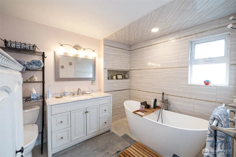 Property photo for 33018 G Place, Ocean Park photo 16