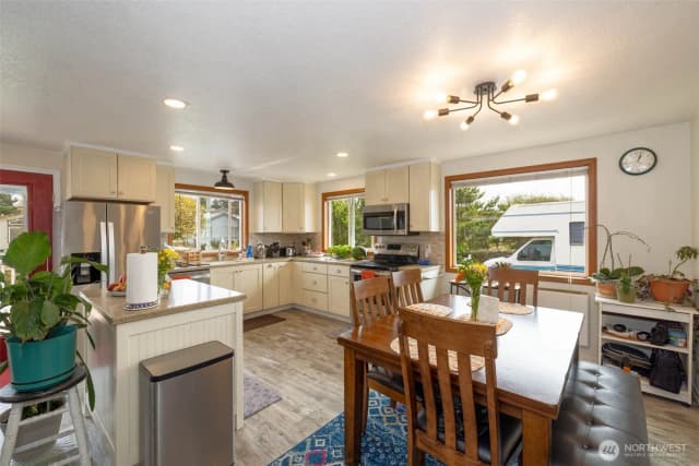 Property photo for 33018 G Place, Ocean Park photo 5