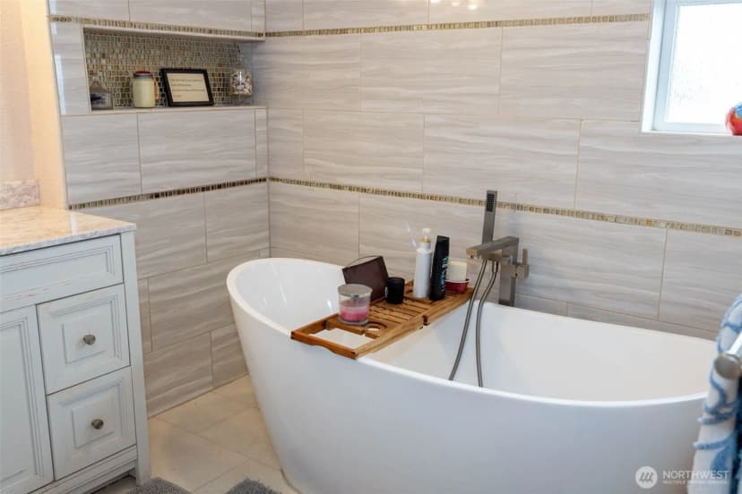 Property photo for 33018 G Place, Ocean Park photo 17