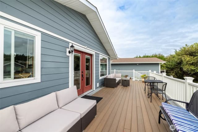 Property photo for 33018 G Place, Ocean Park photo 3
