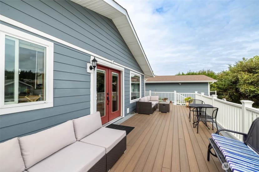 Property photo for 33018 G Place, Ocean Park photo 3