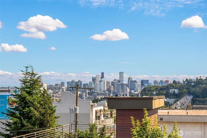 Property photo for 4112 Linden Avenue N #a, Seattle photo 2