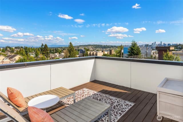 Property photo for 4112 Linden Avenue N #a, Seattle photo 4