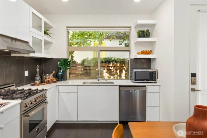 Property photo for 4112 Linden Avenue N #a, Seattle photo 13