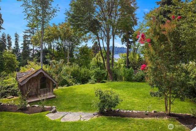 Property photo for 8105 Se 44th Street, Mercer Island photo 2