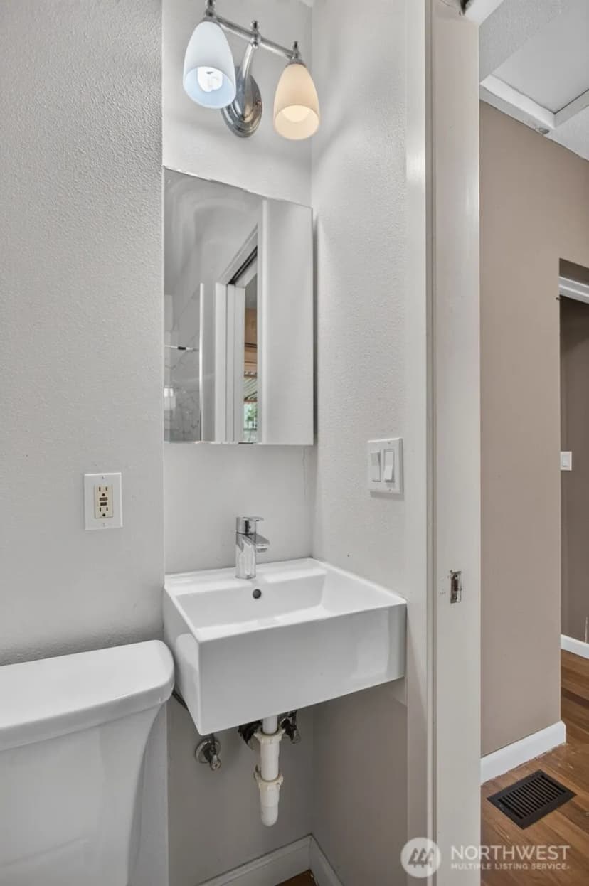 Property photo for 12809 4th Avenue S, Burien photo 14