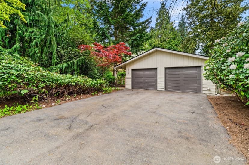 Property photo for 10758 Ashworth Avenue N, Seattle photo 4