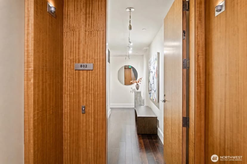 Property photo for 1521 2nd Avenue #802, Seattle photo 4