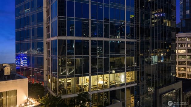 Property photo for 1521 2nd Avenue #802, Seattle photo 3