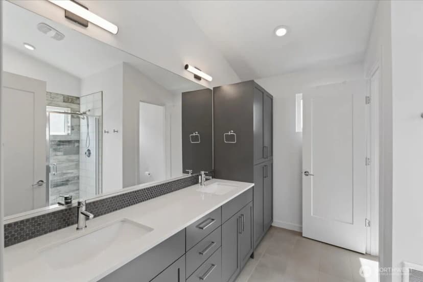 Property photo for 3821 S Cloverdale St, Seattle photo 27