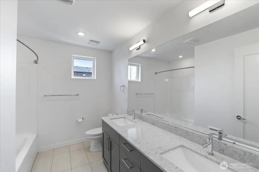 Property photo for 3821 S Cloverdale St, Seattle photo 16