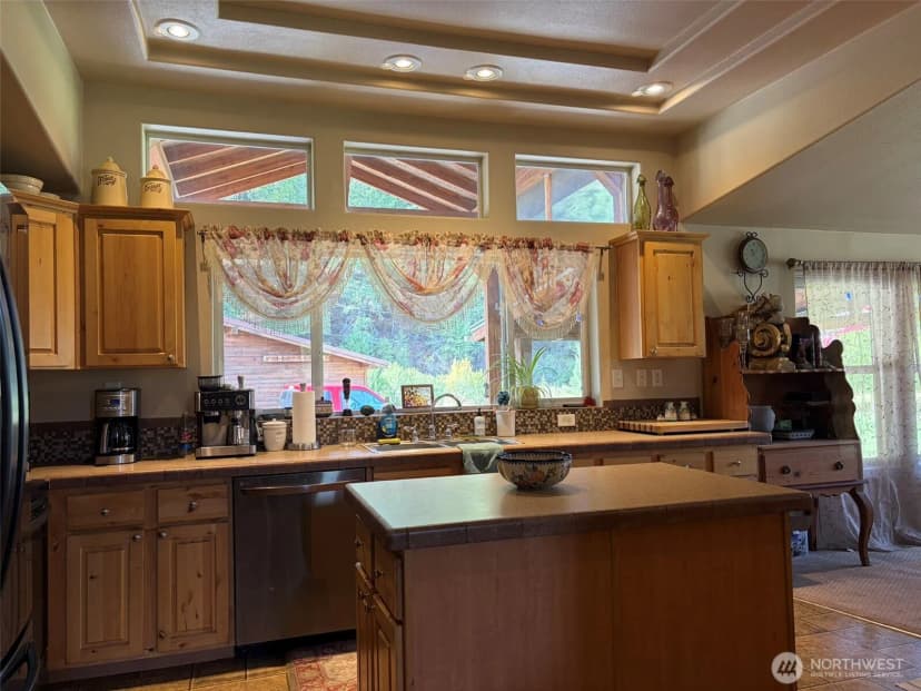 Property photo for 255 Lambert Creek Road, Republic photo 2