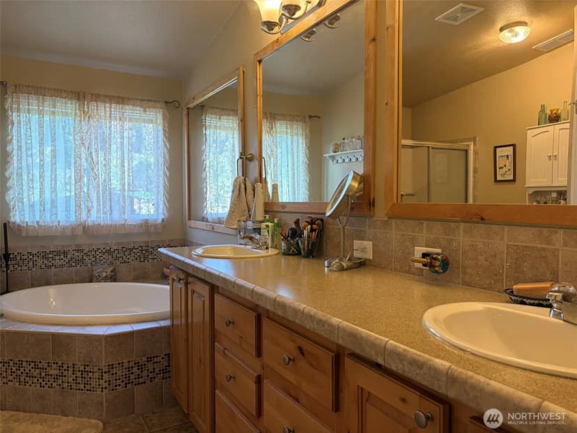 Property photo for 255 Lambert Creek Road, Republic photo 18