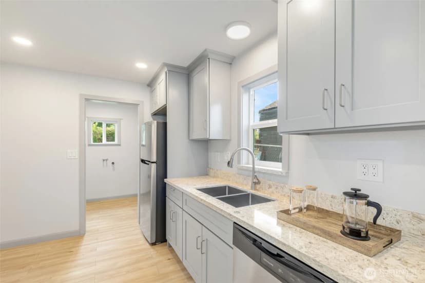 Property photo for 12262 20th Avenue S, Seattle photo 12