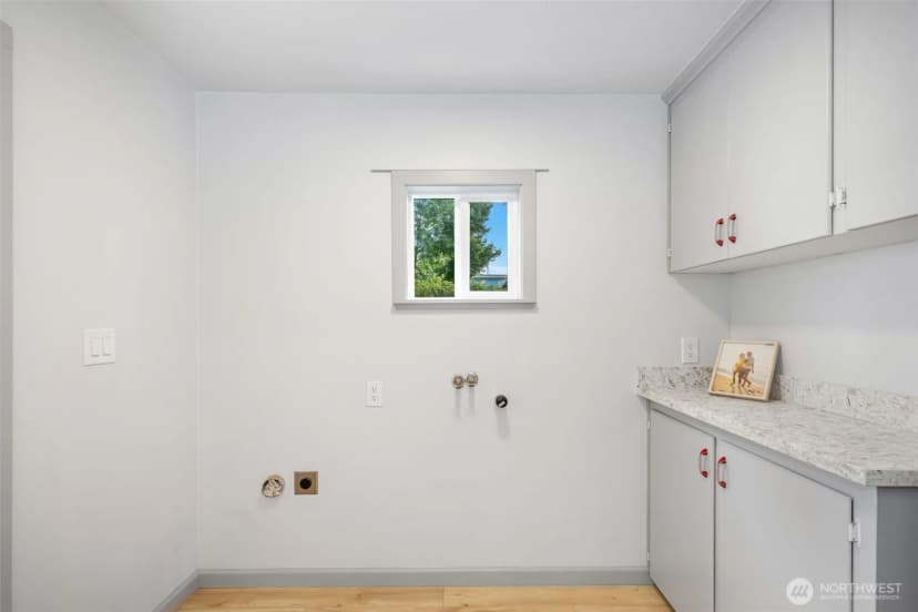 Property photo for 12262 20th Avenue S, Seattle photo 18