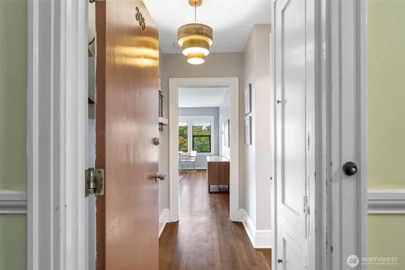 Property photo for 1136 13th Ave #305, Seattle photo 2