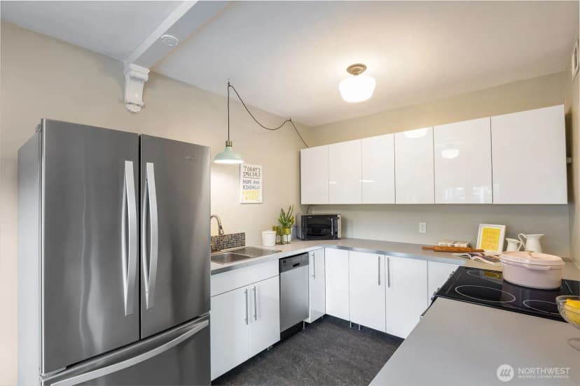 Property photo for 1136 13th Ave #305, Seattle photo 9