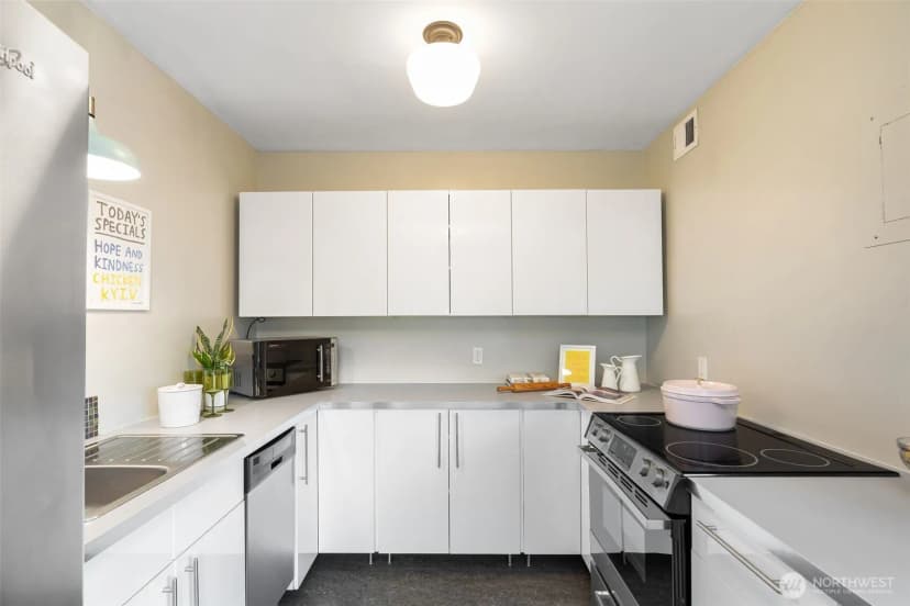 Property photo for 1136 13th Ave #305, Seattle photo 7