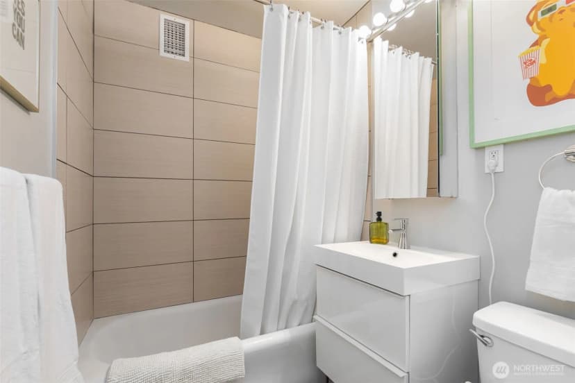 Property photo for 1136 13th Ave #305, Seattle photo 17