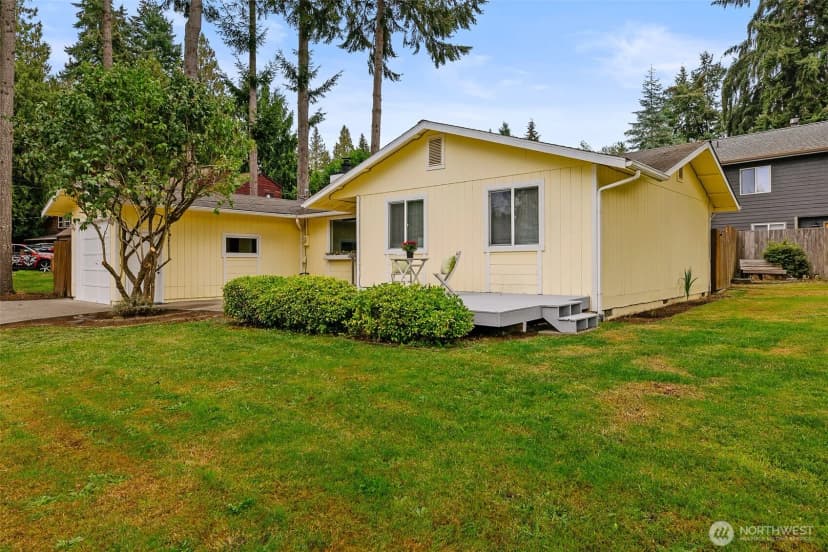 Property photo for 22120 Sea Vista Ne, Poulsbo photo 2