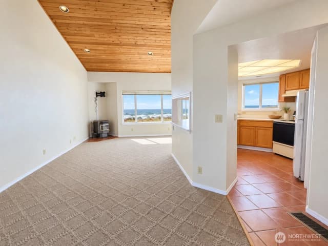 Property photo for 1499 Diamond Head Avenue Sw #2, Ocean Shores photo 4