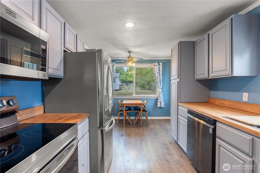 Property photo for 2524 Barnett Street, Bremerton photo 9