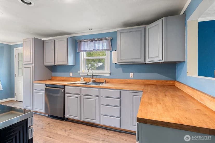 Property photo for 2524 Barnett Street, Bremerton photo 8