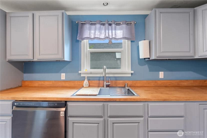 Property photo for 2524 Barnett Street, Bremerton photo 11