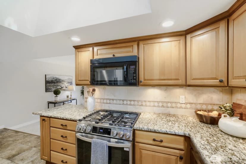 Property photo for 13426 117th Avenue Ne, Kirkland photo 12