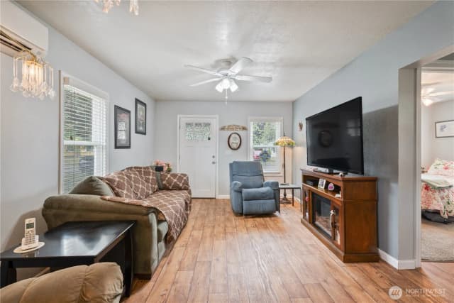 Property photo for 1128 9th Avenue, Longview photo 5