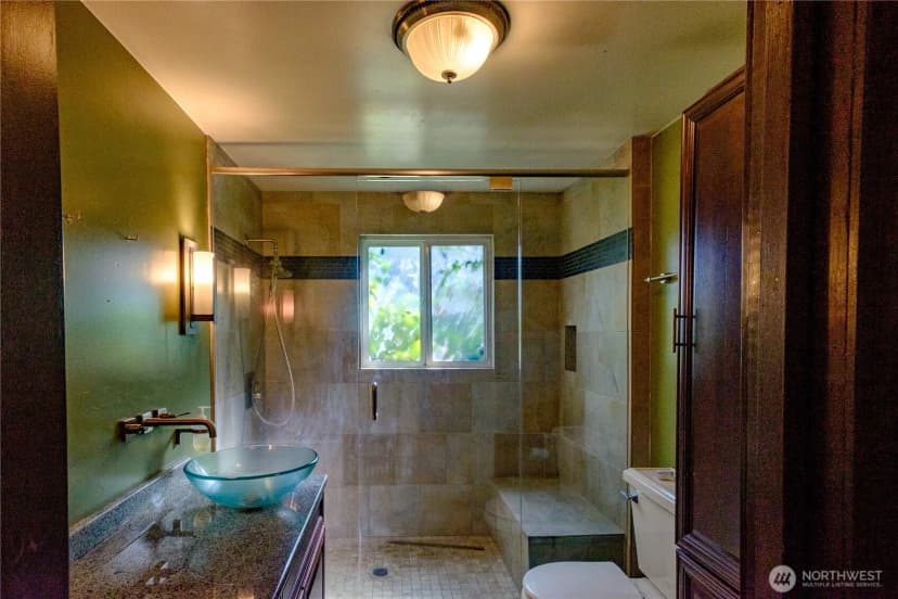 Property photo for 20241 20th Place Ne, Shoreline photo 15