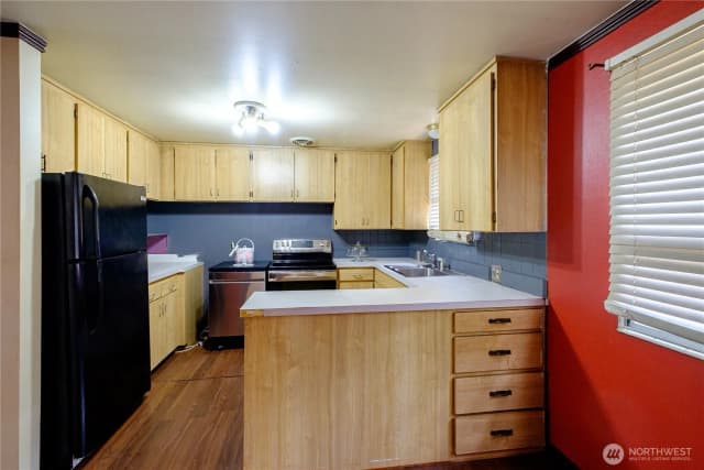 Property photo for 20241 20th Place Ne, Shoreline photo 4