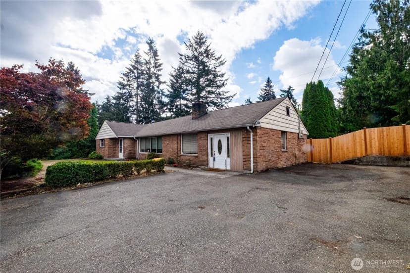 Property photo for 20241 20th Place Ne, Shoreline photo 10