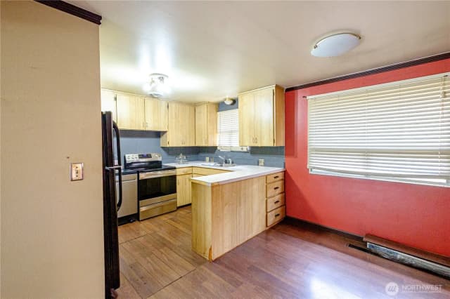 Property photo for 20241 20th Place Ne, Shoreline photo 3