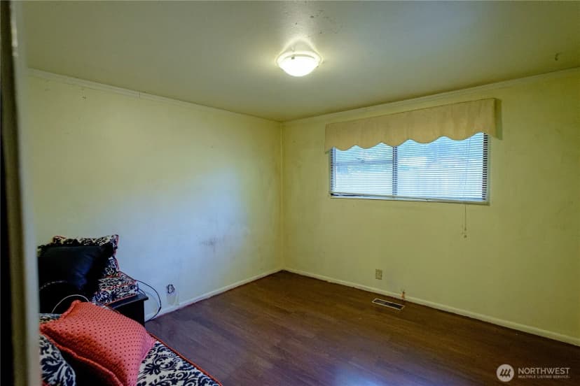 Property photo for 20241 20th Place Ne, Shoreline photo 18