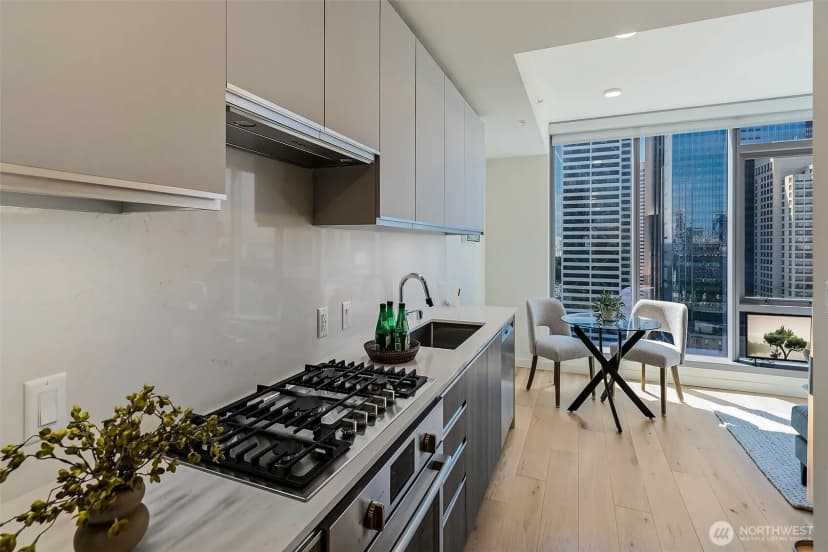 Property photo for 800 Columbia Street #1801, Seattle photo 7