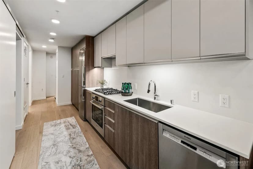 Property photo for 800 Columbia Street #1801, Seattle photo 9