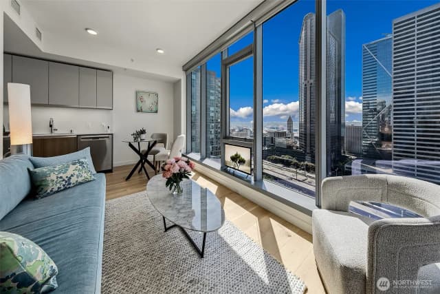 Property photo for 800 Columbia Street #1801, Seattle photo 5