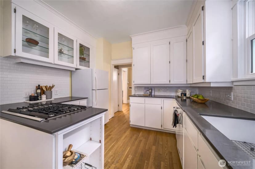 Property photo for 2428 5th Avenue W, Seattle photo 10