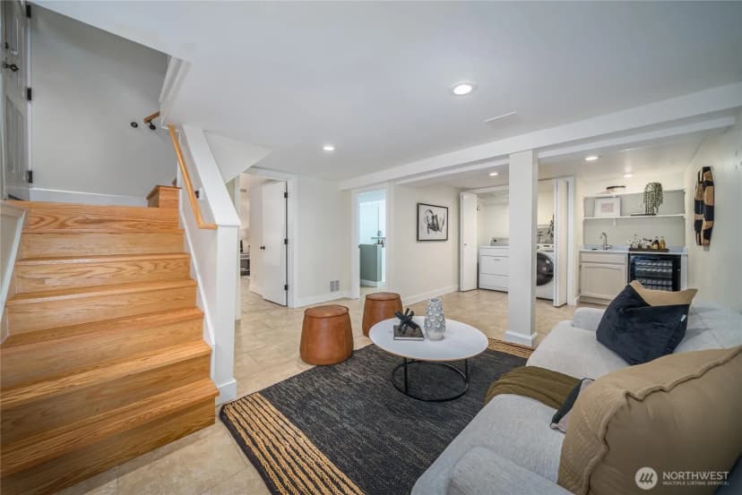 Property photo for 2428 5th Avenue W, Seattle photo 22