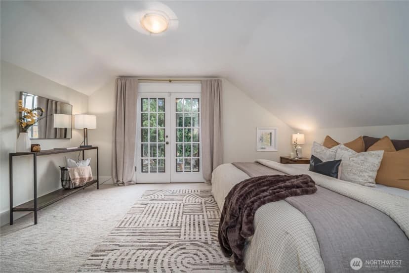 Property photo for 2428 5th Avenue W, Seattle photo 16