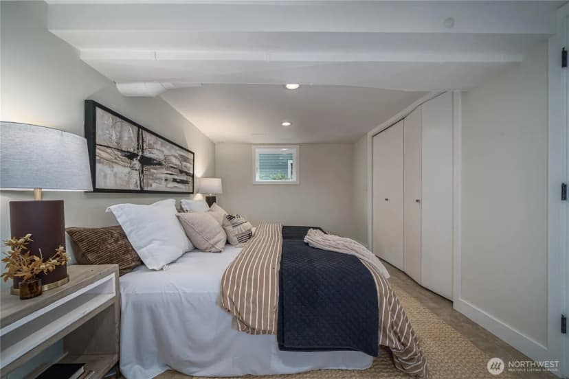 Property photo for 2428 5th Avenue W, Seattle photo 24